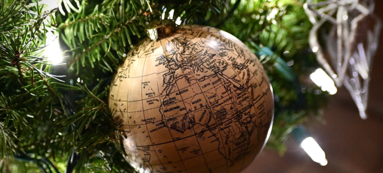 The Ultimate Luggage: 12 Gifts For Travelers That Willn’t Break the Budget